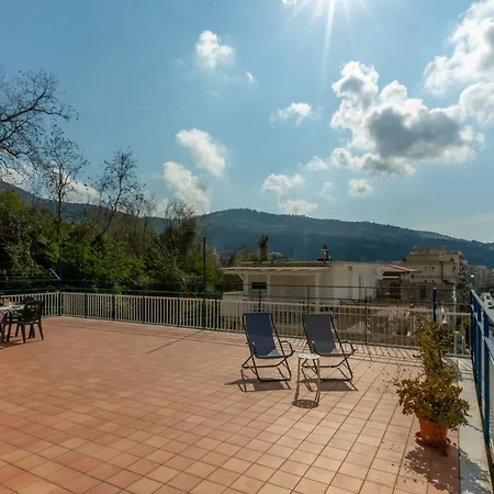 Sorrento Realty Holidays Rooftop Carrillo Appartamento Sorrento